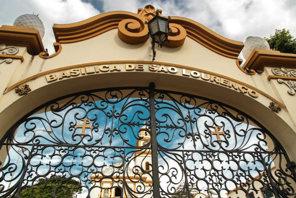 Foto Basílica em São Lourenço (2)